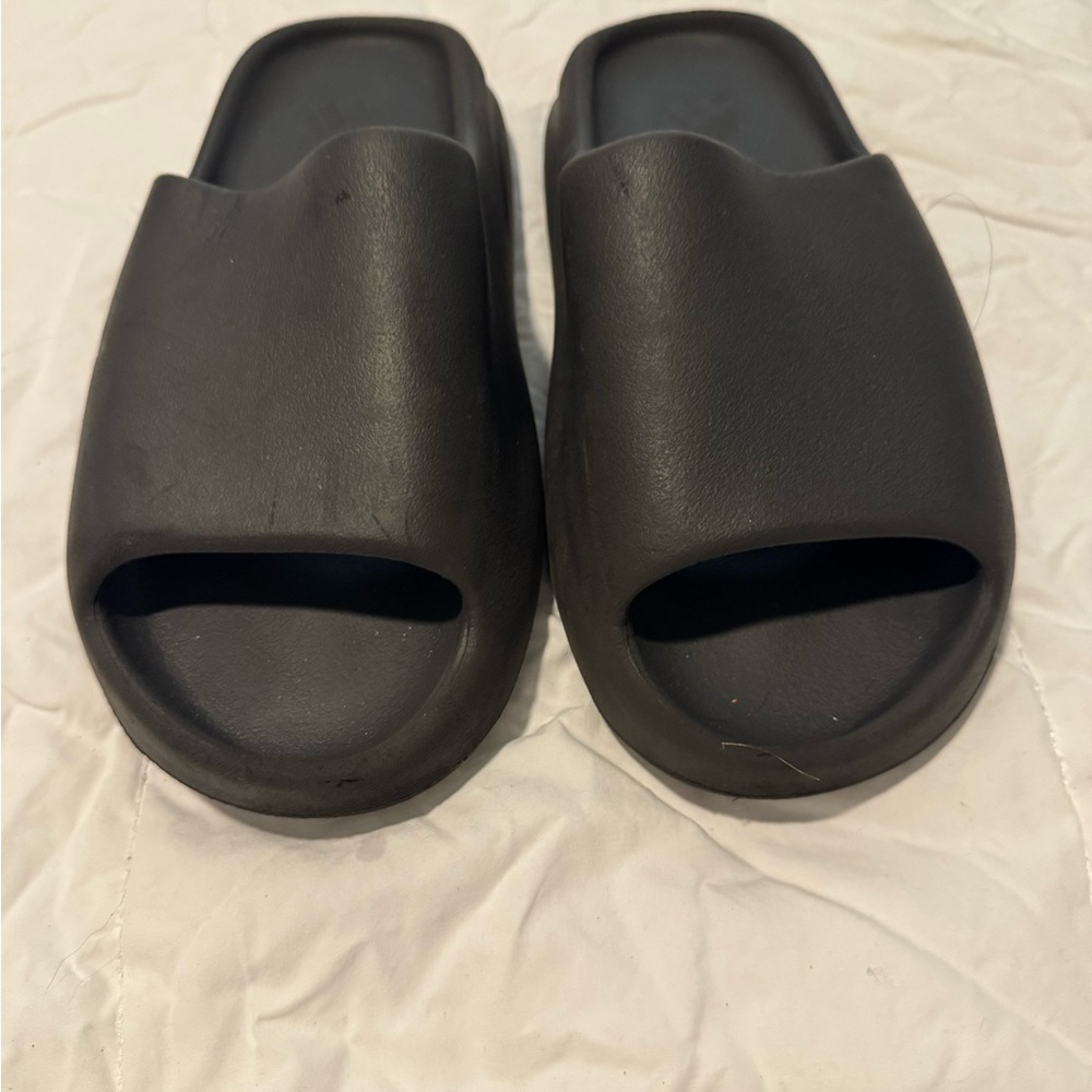 Black Yeezy Slides